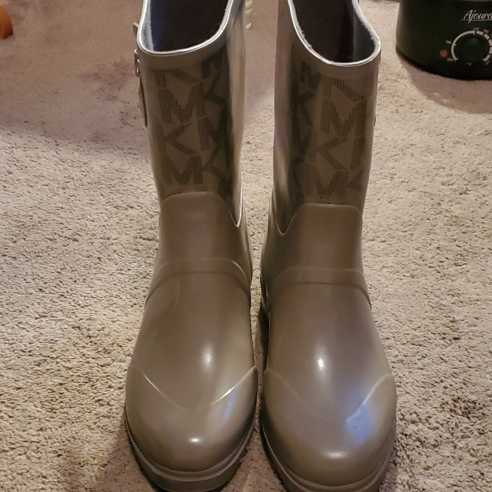 Rain boots